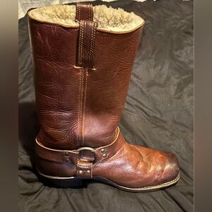 Fleece lined leather Frye boots. Very good condition. Genuine leather size 8